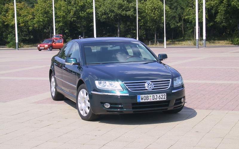http://www.autointell.de/europaeische-hersteller/volkswagen/Volkswagen-Phaeton/volkswagen-phaeton-front-800.jpg