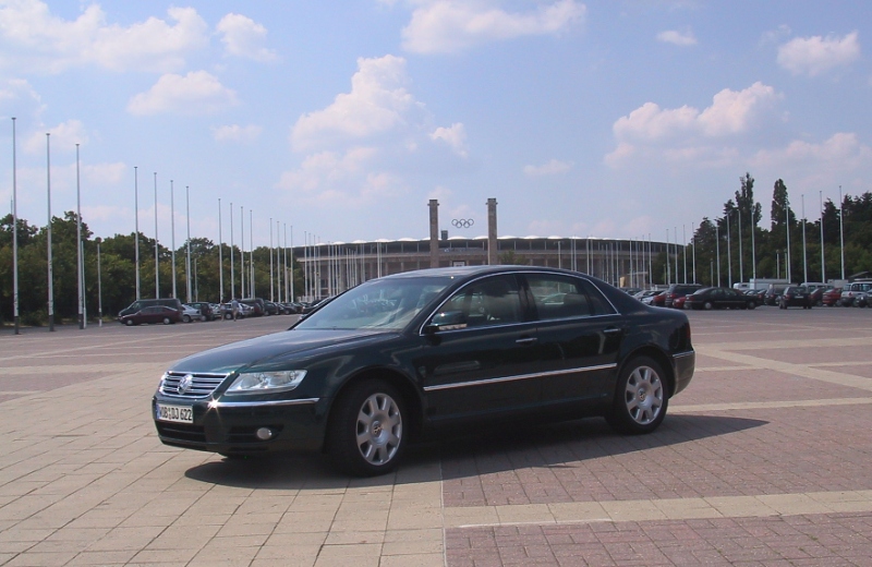 http://www.autointell.de/europaeische-hersteller/volkswagen/Volkswagen-Phaeton/volkswagen-phaeton-front-side-800.jpg