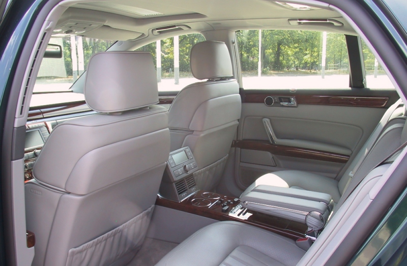 http://www.autointell.de/europaeische-hersteller/volkswagen/Volkswagen-Phaeton/volkswagen-phaeton-interior-rear-800.jpg